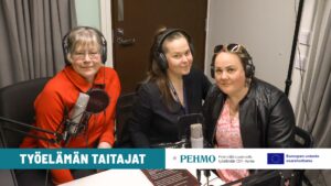 Keskustelua työelämätaidoista. Kuvassa: Taru Vierimaa, Henna Sorri ja Johanna Toivonen